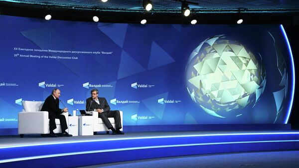
Президент РФ Владимир Путин на пленарной сессии Международного дискуссионного клуба Валдай - Sputnik Кыргызстан