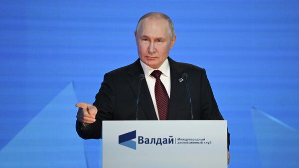Президент РФ Владимир Путин на пленарной сессии Международного дискуссионного клуба Валдай - Sputnik Кыргызстан