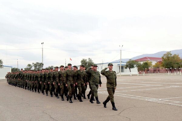 Военные совершили марш с базы в Канте и прибыли к месту учений - Sputnik Кыргызстан