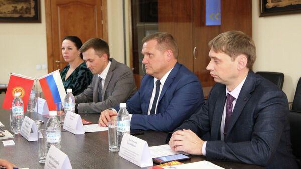 Встреча с представителями Свердловской области России в Национальном агентстве по инвестициям при президенте КР - Sputnik Кыргызстан
