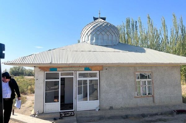 Баткен облусунда 32 мечиттин жана диний беш окуу жайдын ишмердүүлүгү токтотулуп, облустук ички иштер башкармалыгы тарабынан сегиз материал маалыматтарды каттоо журналына түштү - Sputnik Кыргызстан