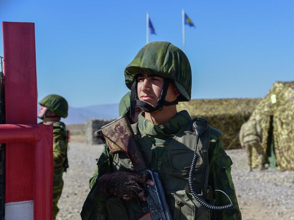 В учениях впервые за долгое время принимали участие военнослужащие Таджикистана - Sputnik Кыргызстан
