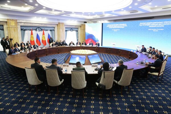 После официальной церемонии встречи состоялись двусторонние переговоры  - Sputnik Кыргызстан