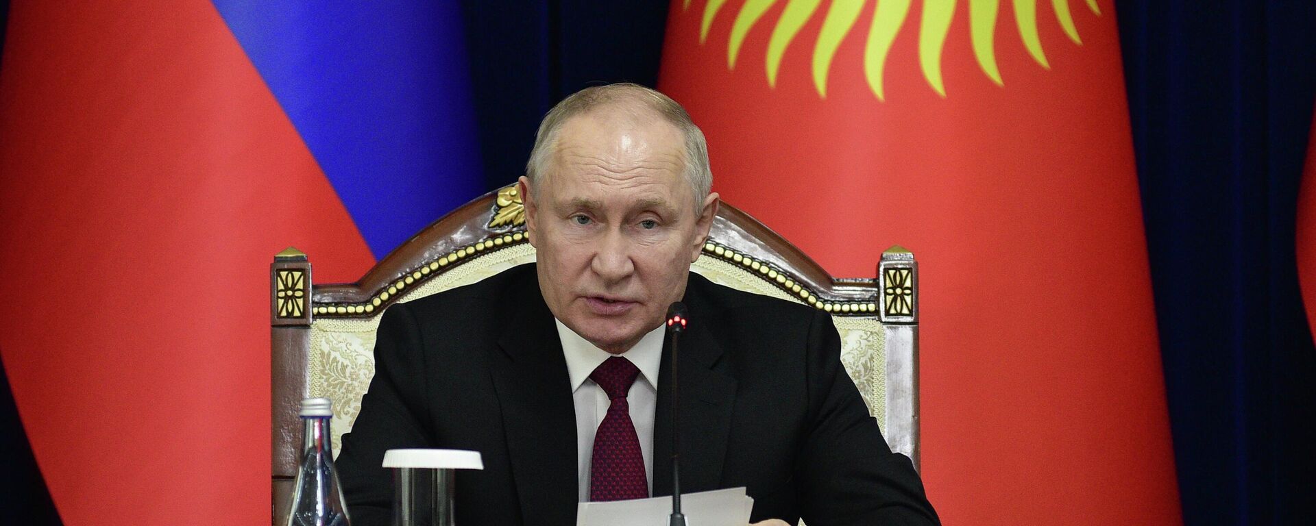 Президент РФ Владимир Путин во время официального визита в Бишкеке - Sputnik Кыргызстан, 1920, 12.10.2023