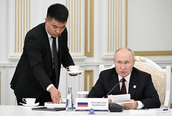 Президент России Владимир Путин заявил, что Содружество Независимых Государств остается надежным, востребованным и эффективным форматом сотрудничества  - Sputnik Кыргызстан