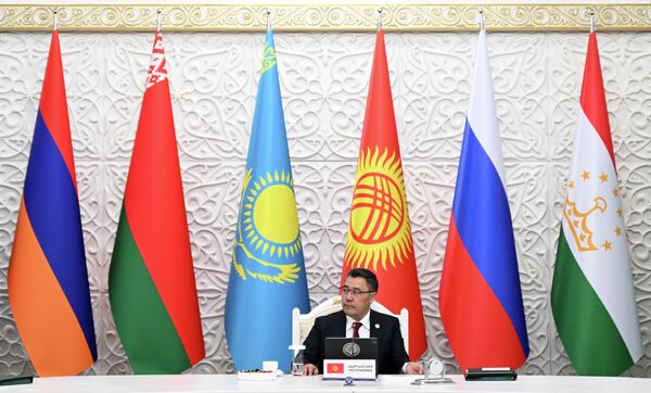 По итогам саммита СНГ президент Кыргызстана Садыр Жапаров  в Бишкеке выступил с заявлением для прессы - Sputnik Кыргызстан