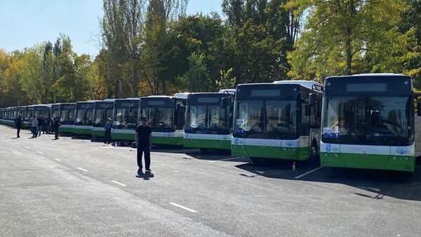 Прибытие 58 новых автобусов китайского производства в Бишкек - Sputnik Кыргызстан