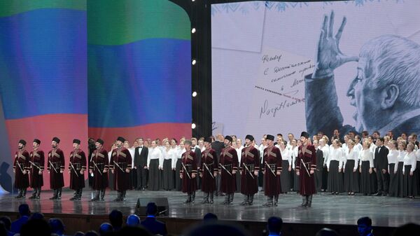 Концерт Люди, люди – высокие звезды… в честь 100-летия Расула Гамзатова - Sputnik Кыргызстан