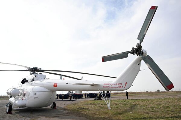 Ми-8 соответствует современным авиационным требованиям и укомплектован спецоборудованием для проведения поисково-спасательных операций - Sputnik Кыргызстан