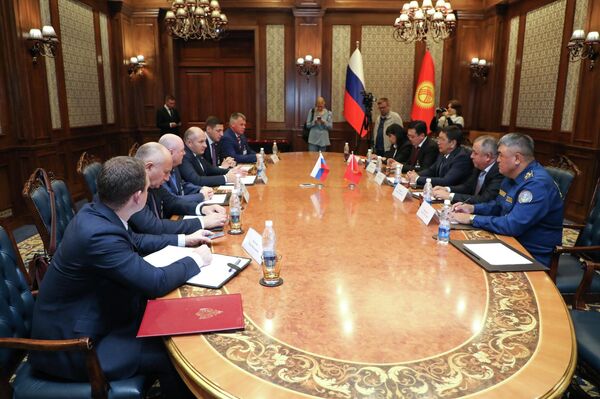 Стороны обсудили приоритетные направления всестороннего сотрудничества в предотвращении и ликвидации последствий чрезвычайных ситуаций - Sputnik Кыргызстан