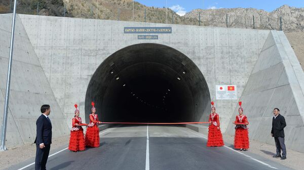 Бишкек — Ош жолунда кар көчкүдөн коргой турган тоннель ачылды - Sputnik Кыргызстан