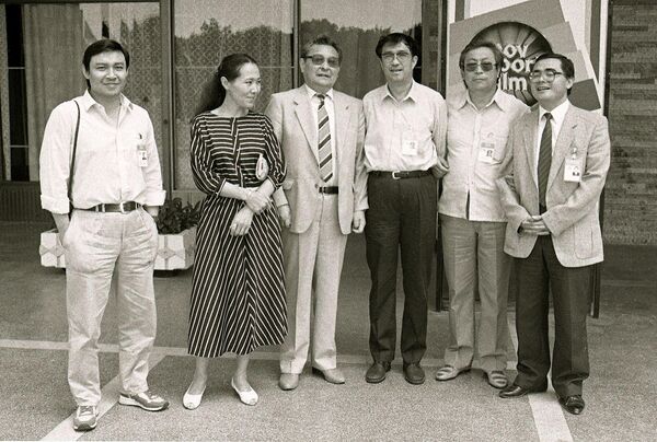 Ташкенттеги кинофестивалга барган кыргыз киночулары жана Назира Мамбетова. 1988-жыл - Sputnik Кыргызстан