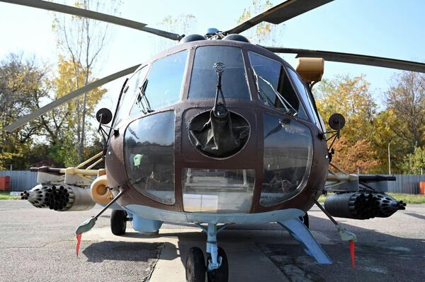 Парк военно-воздушных судов Кыргызстана пополнился двумя боевыми вертолетами - Sputnik Кыргызстан