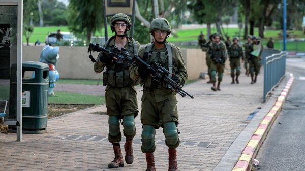 Израилдик армиянын аскерлери Сдерот шаарын патрулдап жатышат - Sputnik Кыргызстан