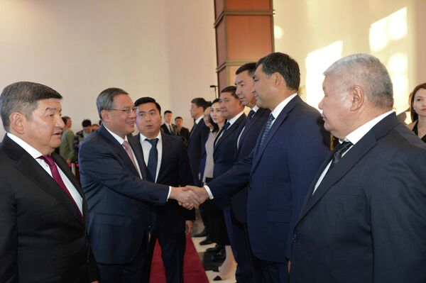 Они обсудят вопросы двустороннего сотрудничества и подпишут документы - Sputnik Кыргызстан