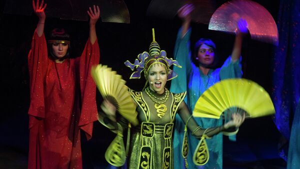 Актеры на сцене во время мюзикла Загадки Турандот - Sputnik Кыргызстан