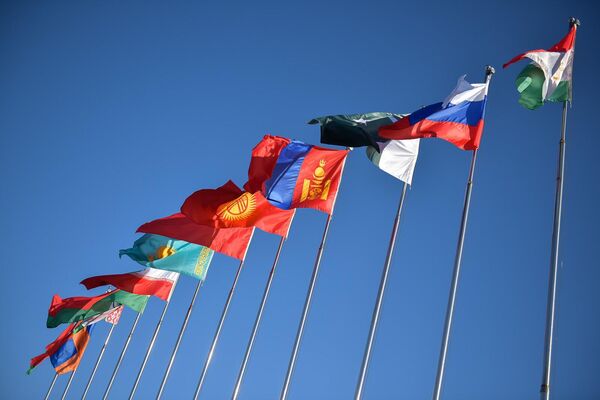 Мохбер примет участие в заседании глав правительств стран ШОС, которое пройдет в Бишкеке 26 октября. Кроме того, он проведет двусторонние переговоры с главой кабмина Акылбеком Жапаровым - Sputnik Кыргызстан