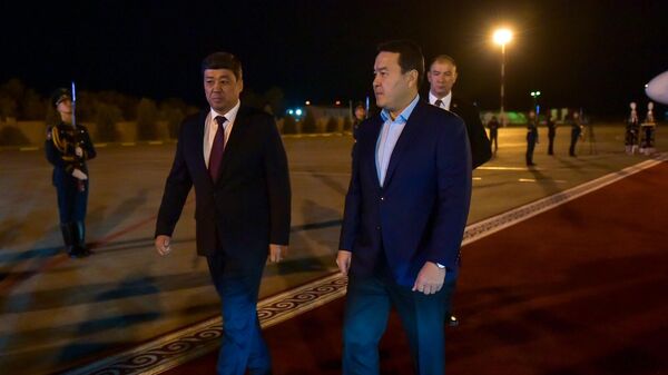 Прибытие премьер-министра Казахстана Алихана Смаилова в Кыргызстан - Sputnik Кыргызстан