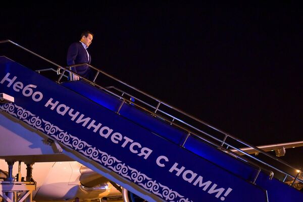 Премьер-министр Республики Казахстан Алихан Смаилов прибыл в Кыргызстан - Sputnik Кыргызстан
