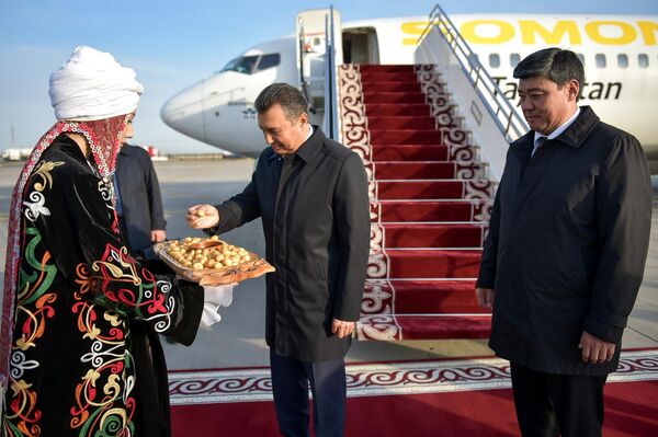 Премьер-министр Таджикистана Кохир Расулзода прибыл в Кыргызстан - Sputnik Кыргызстан