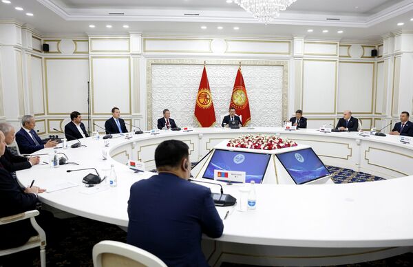Главы правительств стран ШОС на встрече с президентом КР Садыром Жапаровым - Sputnik Кыргызстан