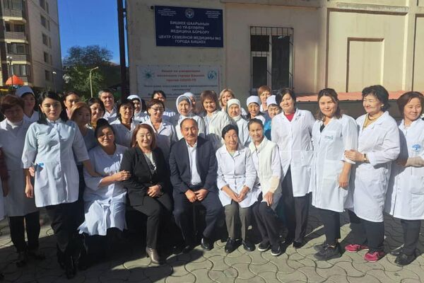 Всего в стране планируется открыть 46 госаптек. До 1 ноября часть откроют в Бишкеке и Оше, а до 10-го — по всей республике. - Sputnik Кыргызстан