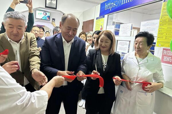 В Бишкеке открылась первая государственная аптека &quot;Эл Аман&quot; - Sputnik Кыргызстан
