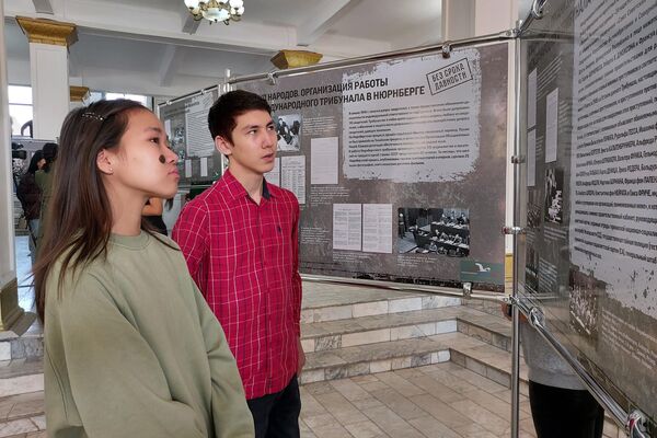По данным представителей КНУ, впервые эту выставку провели в Екатеринбурге, Кыргызстан — вторая страна, где она открылась - Sputnik Кыргызстан