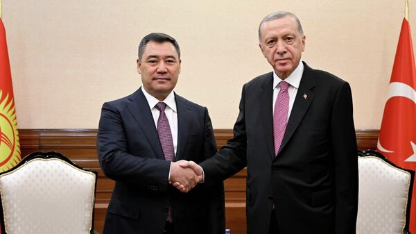 Встреча президента КР Садыра Жапарова с президентом Турции Реджепом Тайипом Эрдоганом в Астане - Sputnik Кыргызстан