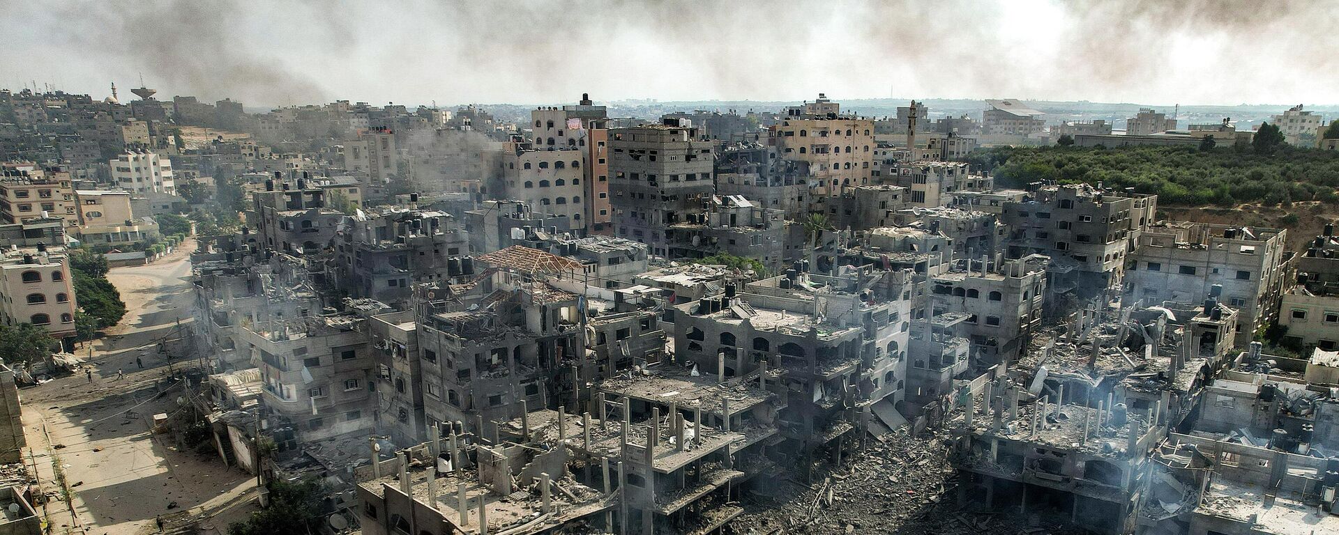 Разрушенные здания в секторе Газа после авиаударов Израиля - Sputnik Кыргызстан, 1920, 06.11.2023