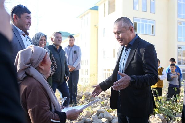 Маалыматта мэр Бакыт Жетигенов аталган турак жай ээлери менен жолукканы айтылат - Sputnik Кыргызстан