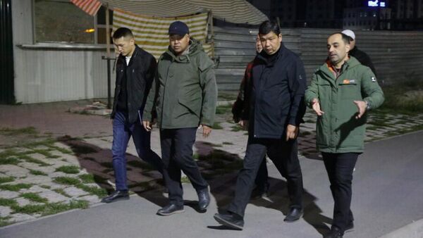 Мэр Бишкека Айбек Джунушалиев совершил утренний выезд в районы столицы - Sputnik Кыргызстан