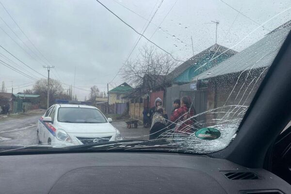 В ночь с 9 на 10 ноября в селе Таш-Добо Аламудунского района автомобиль сбил 16-летнего К. Б. М. - Sputnik Кыргызстан
