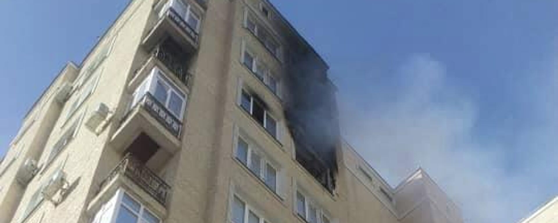 Пожар в многоэтажном доме в Бишкеке  - Sputnik Кыргызстан, 1920, 11.11.2023