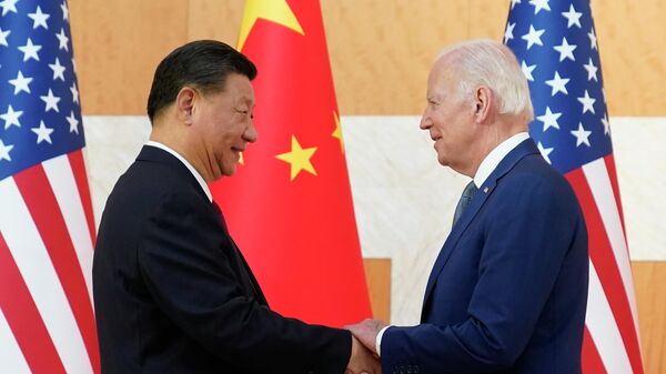 Президент США Джо Байден и президент Китая Си Цзиньпин  - Sputnik Кыргызстан