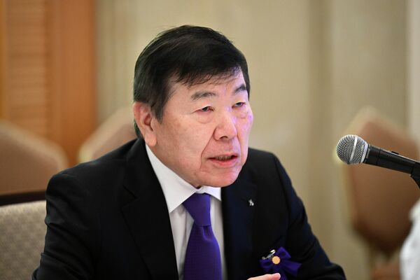 Отмечено, что Садыр Жапаров в Токио провел деловую встречу с руководством японской бизнес-ассоциации &quot;Ротобо&quot; - Sputnik Кыргызстан