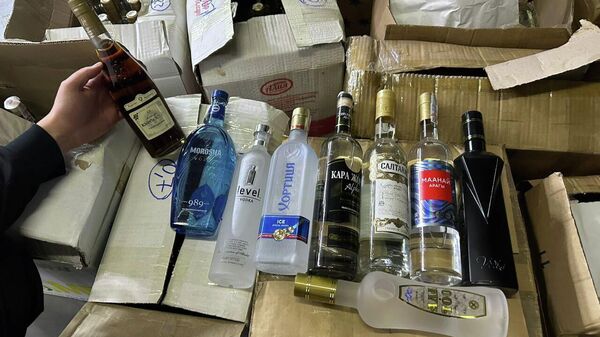 Подпольные цеха по производству контрафактной алкогольной продукции в Бишкеке - Sputnik Кыргызстан
