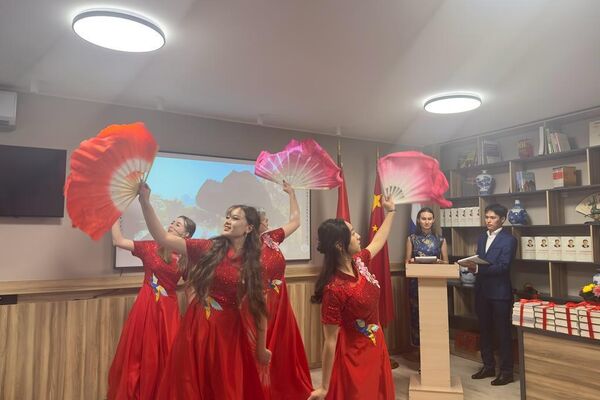 В Кыргызско-Российском Славянском университете открыли обновленный центр китайского языка и культуры - Sputnik Кыргызстан