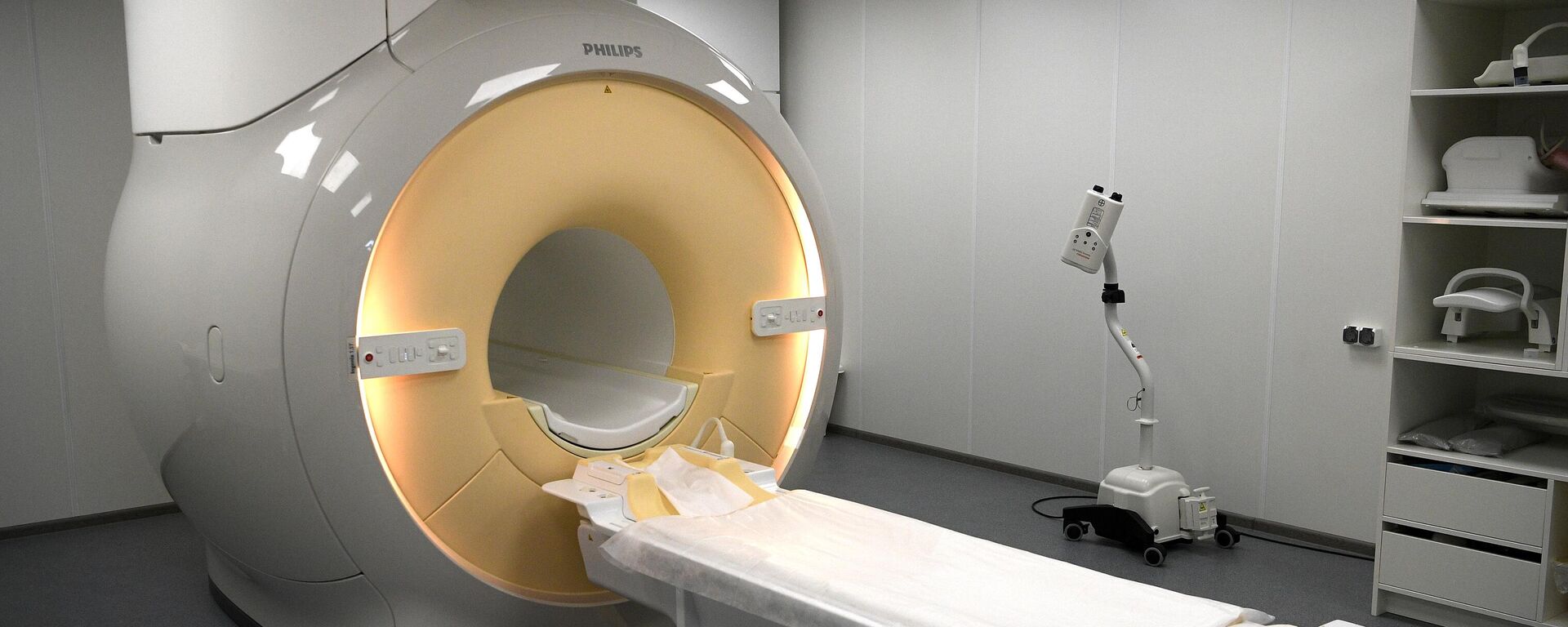 Аппарат для проведения магнитно-резонансной томографии (МРТ) в больнице. Архивное фото - Sputnik Кыргызстан, 1920, 22.11.2023