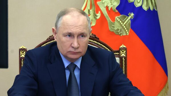 Президент РФ В. Путин на совещании с членами правительства  - Sputnik Кыргызстан