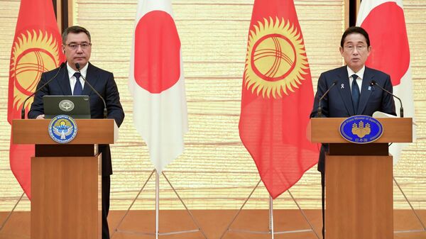Президент Садыр Жапаров Япониянын премьер-министри Фумио Кишида менен расмий иш сапарынын алкагында - Sputnik Кыргызстан