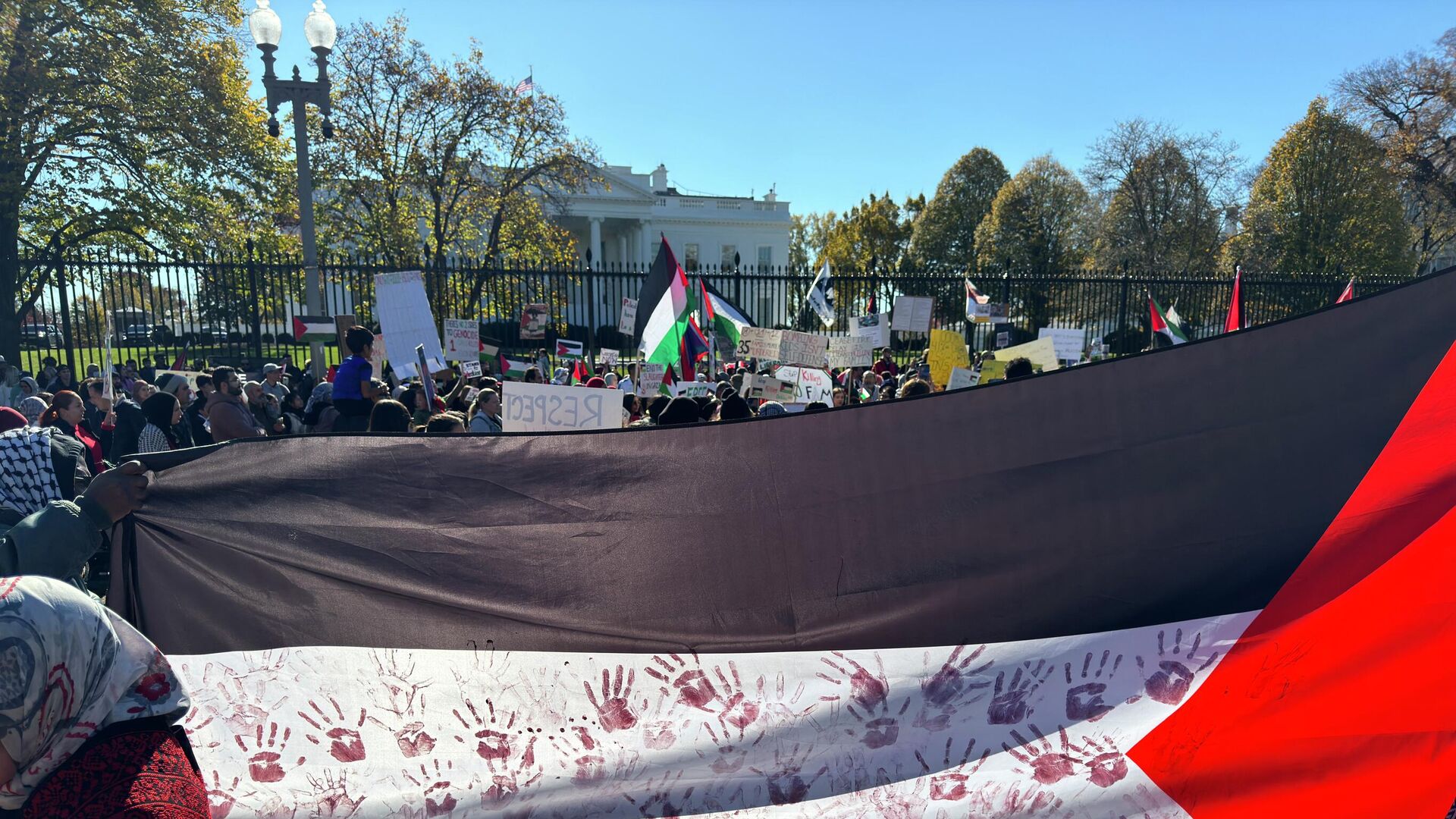 Демонстрация в поддержку палестинцев перед Белым домом в Вашингтоне. Архивное фото - Sputnik Кыргызстан, 1920, 27.11.2023
