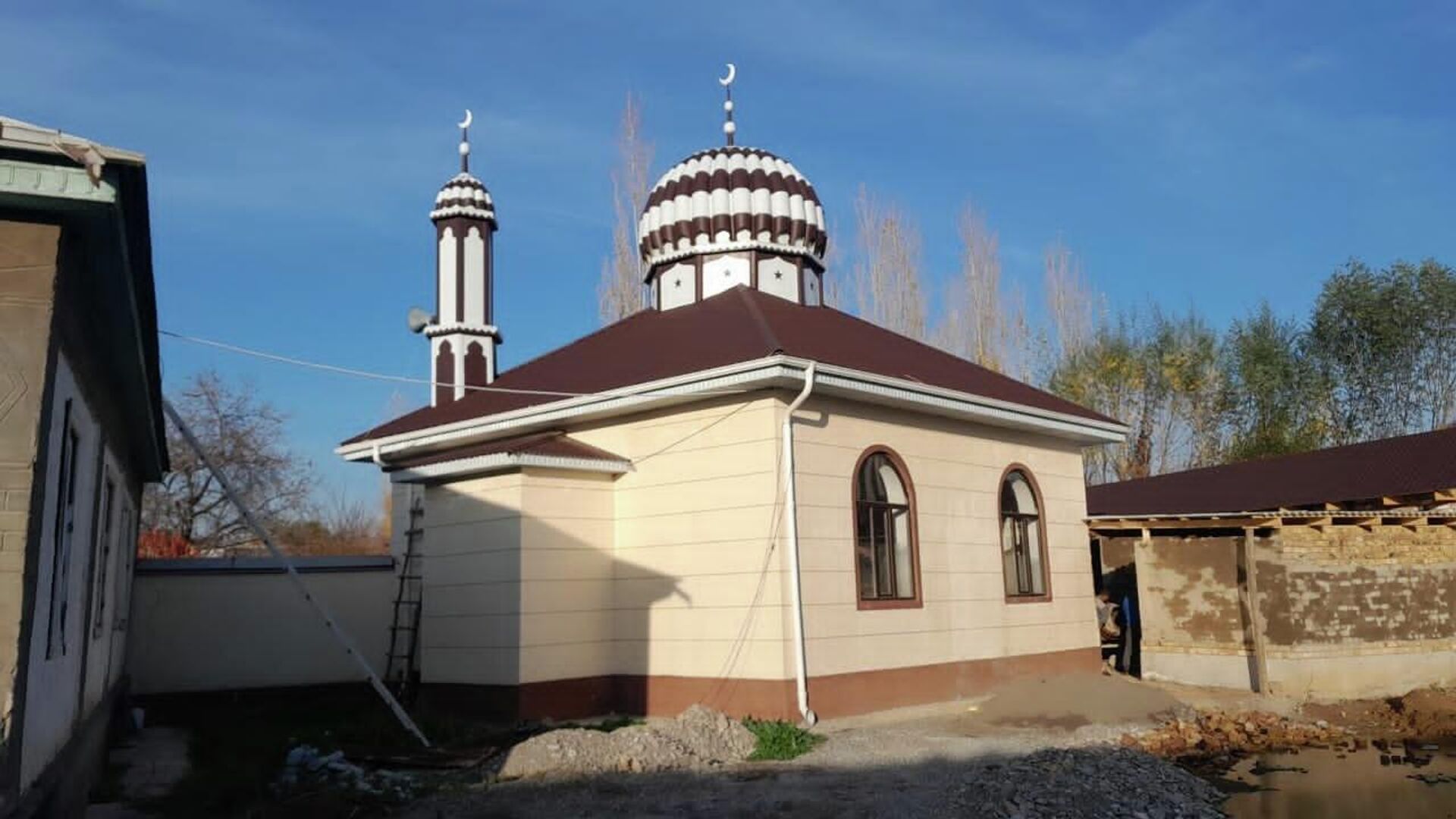 Возбуждение дела по незаконной выдачи документов на строительство мечети в Джалал-Абаде - Sputnik Кыргызстан, 1920, 29.11.2023