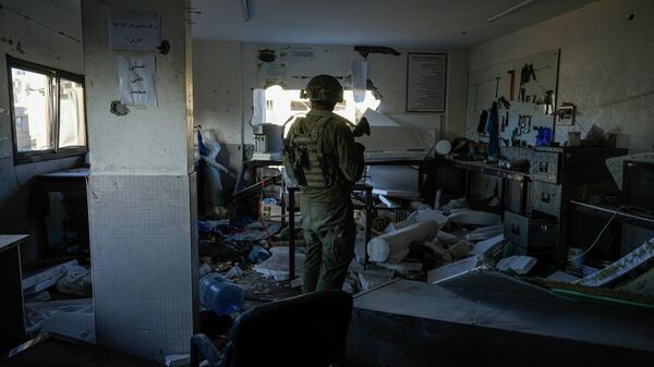 Израильский солдат во время наземной операции в секторе Газа - Sputnik Кыргызстан