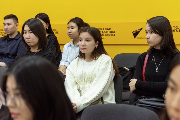 Участники мастер-класса узнали, какие новости набирают популярность - Sputnik Кыргызстан