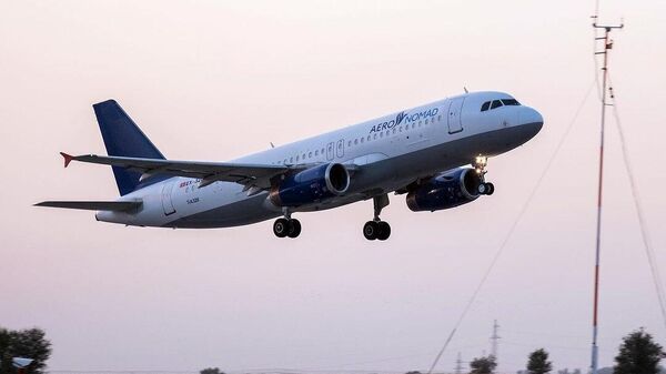 Самолет авиакомпании Aero Nomad Airlines взлетает с аэропорта. Архивное фото - Sputnik Кыргызстан