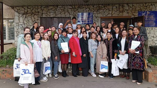 Участники проекта Волонтерское движение Послы русской культуры в Кыргызстане - Sputnik Кыргызстан