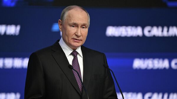 Президент России Владимир Путин на форуме ВТБ Россия зовет! - Sputnik Кыргызстан
