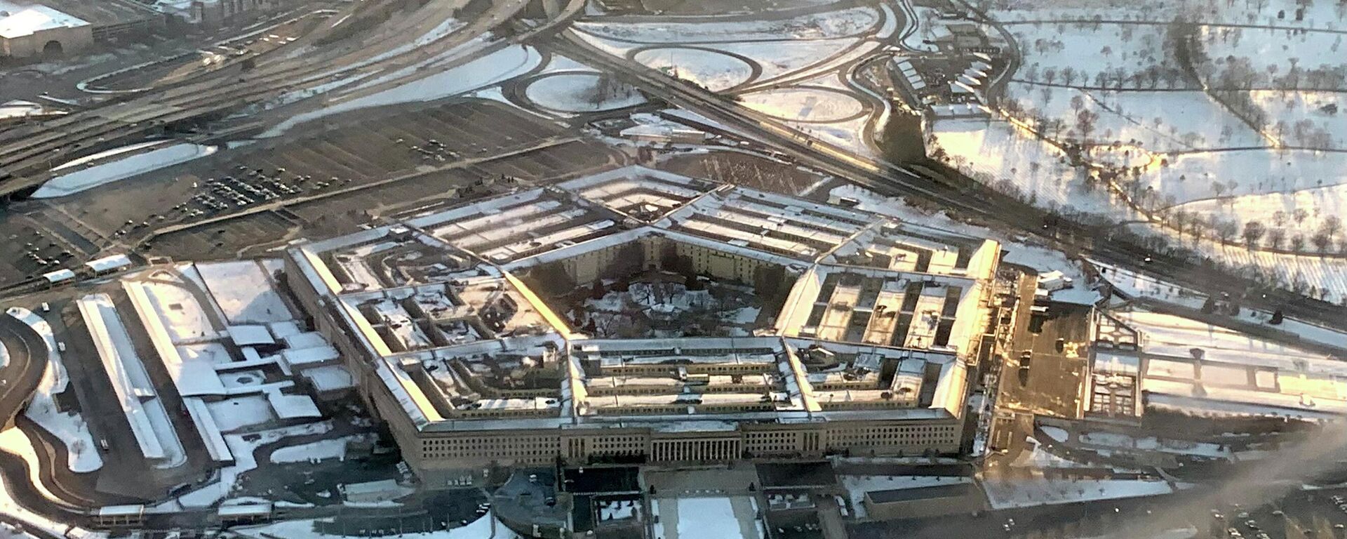 Здание Пентагона в Вашингтоне  - Sputnik Кыргызстан, 1920, 07.12.2023