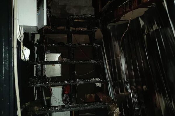 В четверг, 7 декабря, из задымленного здания общежития в Бишкеке эвакуировали 40 человек - Sputnik Кыргызстан